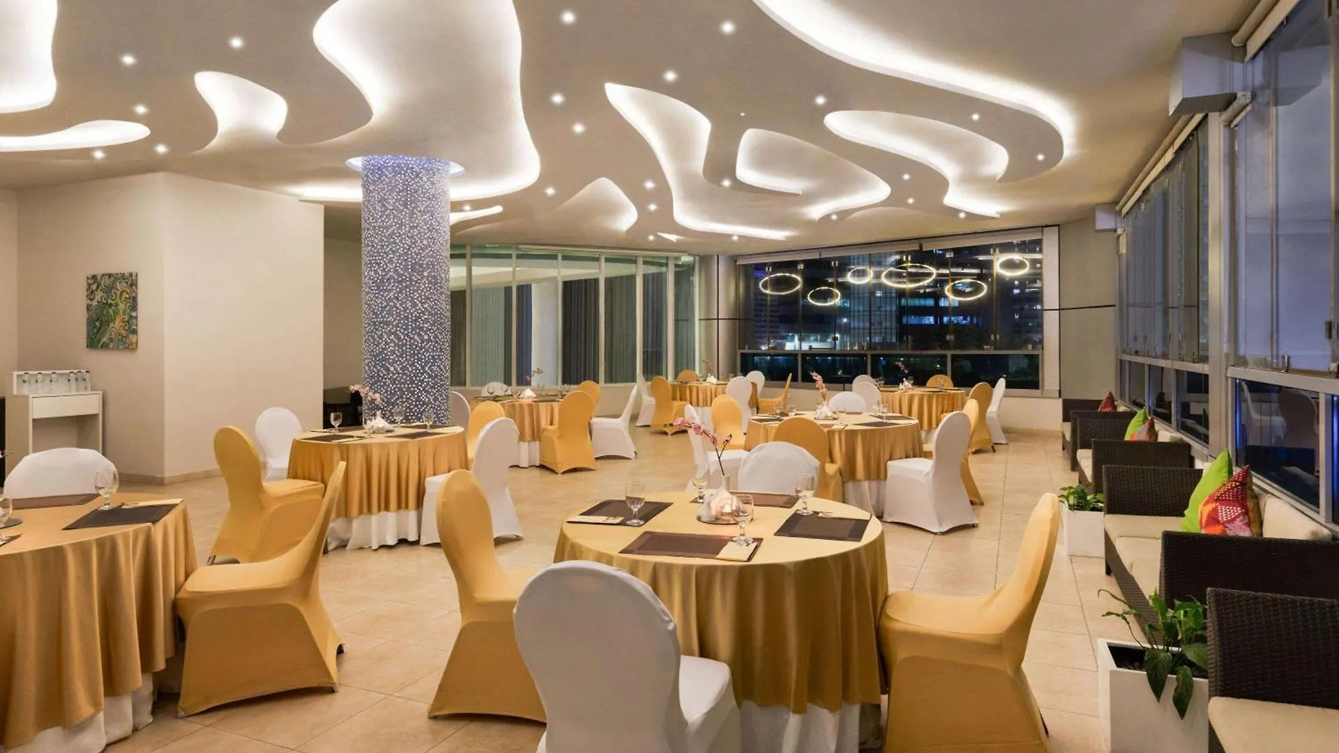 Ramada By Wyndham Dubai Barsha Heights Otel
