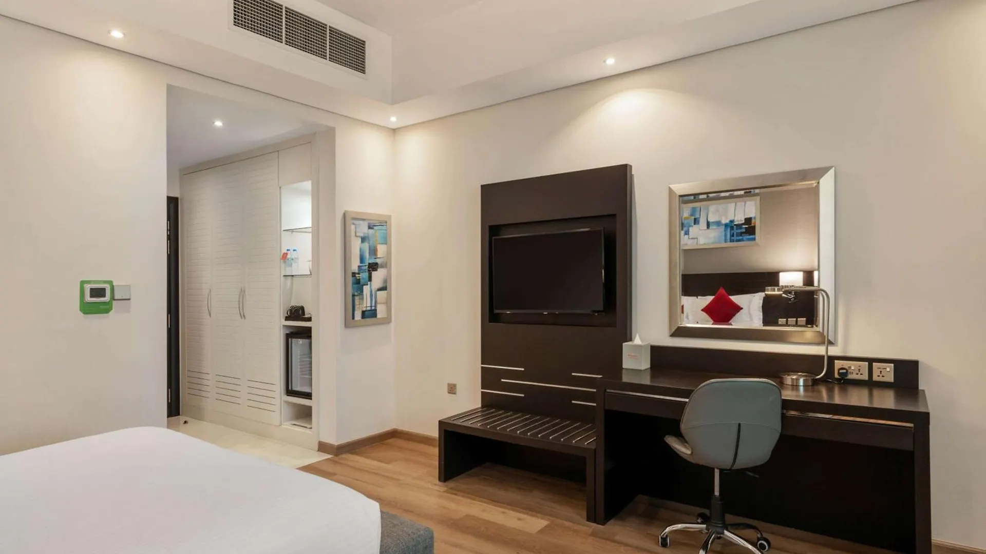 Ramada By Wyndham Dubai Barsha Heights Otel