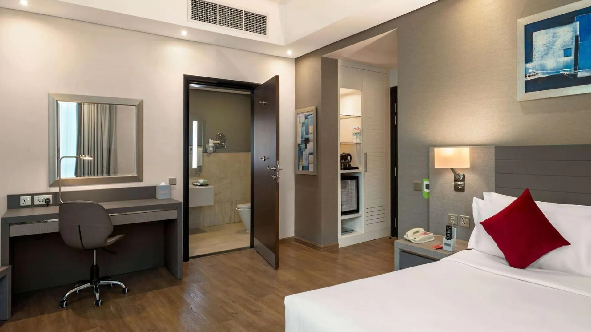 Ramada By Wyndham Dubai Barsha Heights Otel