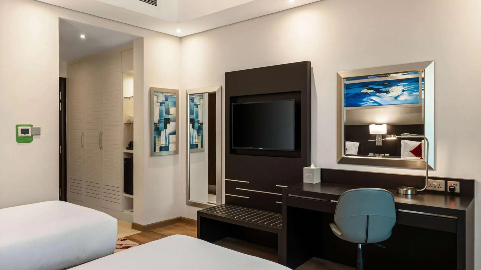 Ramada By Wyndham Dubai Barsha Heights Otel