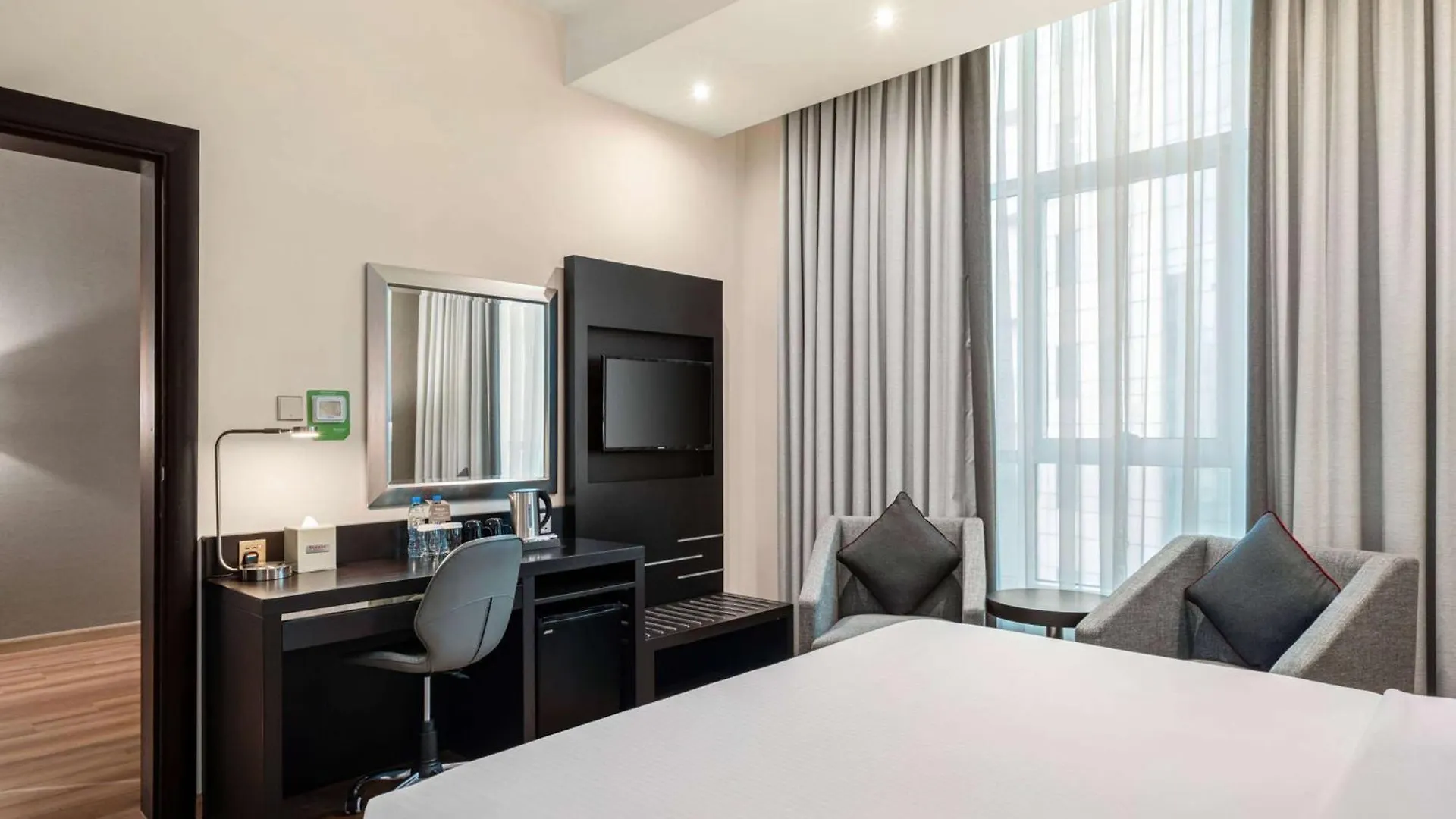 Ramada By Wyndham Dubai Barsha Heights Otel