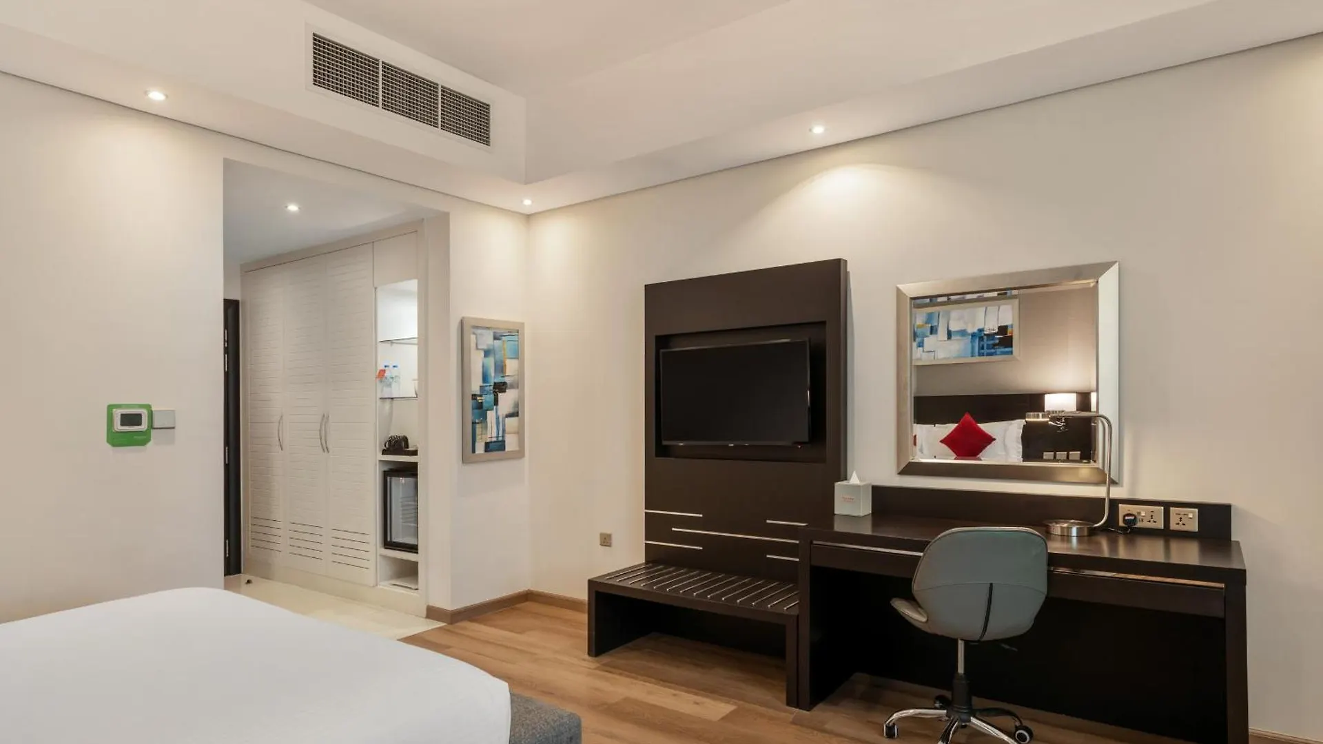 Ramada By Wyndham Dubai Barsha Heights Otel